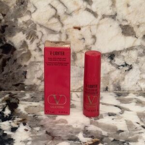 Valentino V-Lighter Liquid Primer in shade Rosa